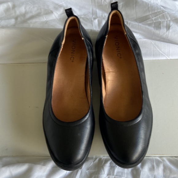 Vionic Shoes - Vionic Jacey Wedge Sz 9.5 Black Leather, EC, Spring Ready!